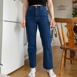 Levis ribcage - Säljer mina Levis ribcage i storlek W28L29 då de tyvärr är för små för mig. Använd ett fåtal gånger och håller passformen otroligt bra (mycket bättre än ribcage i andra tvättar)!