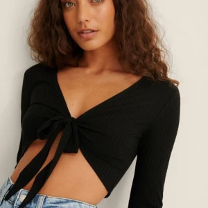 Svart topp - Skit snygg svart topp, perfekt till sommarn🖤