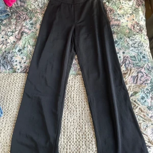 Andrine byxor bikbok  - 38, andrine byxor från bikbok 