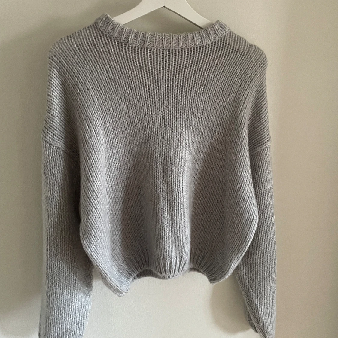 Grå stickad tröja  - 90