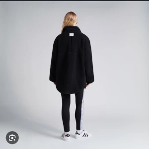 SÖKER CW JACKA!!! - Söker denna jacka från Carin Wester! Vit/beige, svart eller brun! Allt är av intresse🥹🫶🏻