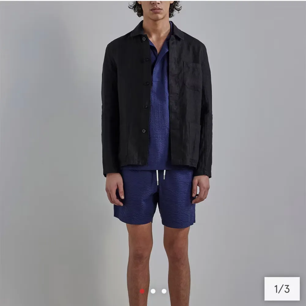 Blazer/Overshirt från NN07 i 100% linne.  Utmärkt skick, knappt använd.  Nypris 2300kr.  Hör av dig vid funderingar!. Kostymer.