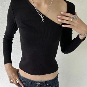 Svart topp - Väldigt snygg svart topp💕💕