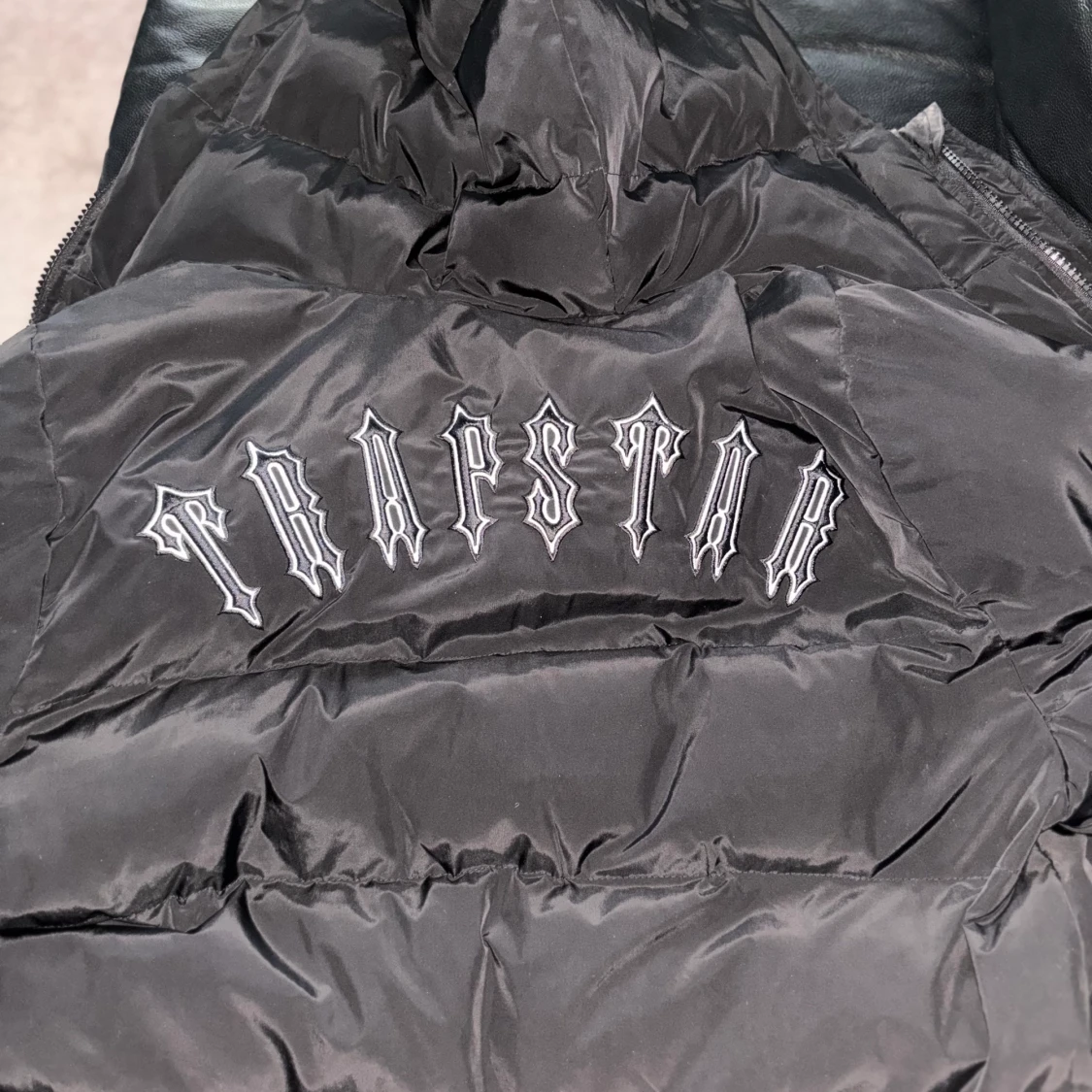 En äkta trapstar jacka old season irongate  - 91