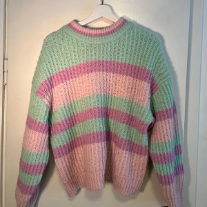 Stickad tröja - Stickad tröja ifrån Gina tricot, storlek S.