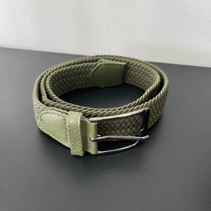 Flätad bälte - Nytt bälte 90cm. Färg: olivgrönt 