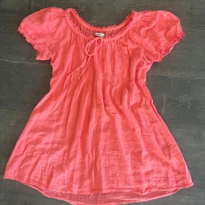 Rosa/peach topp - Fin sommar topp från Gina Tricot💓💓sitter som en storlek S skulle jag säga