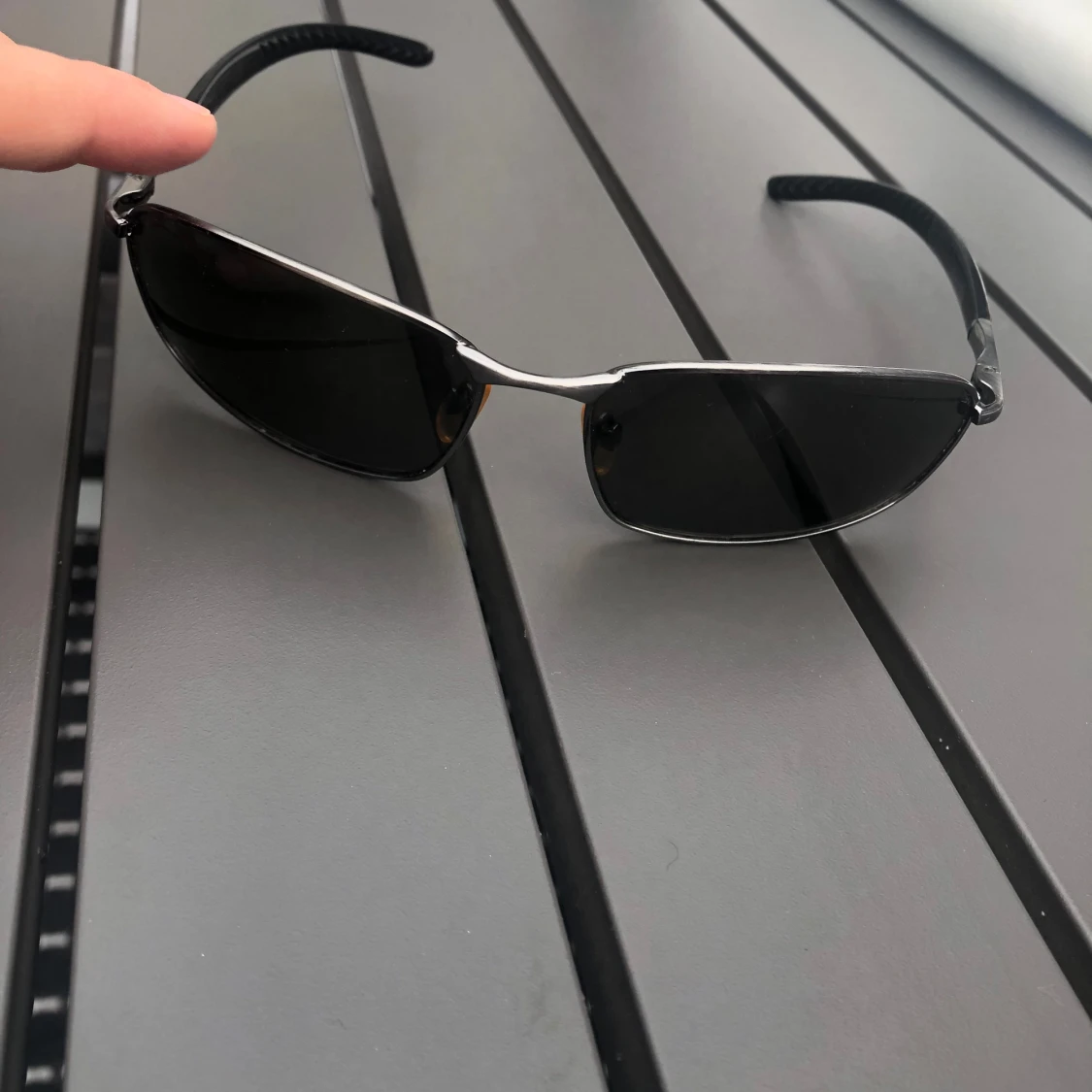 Svarta solglasögon  - 90