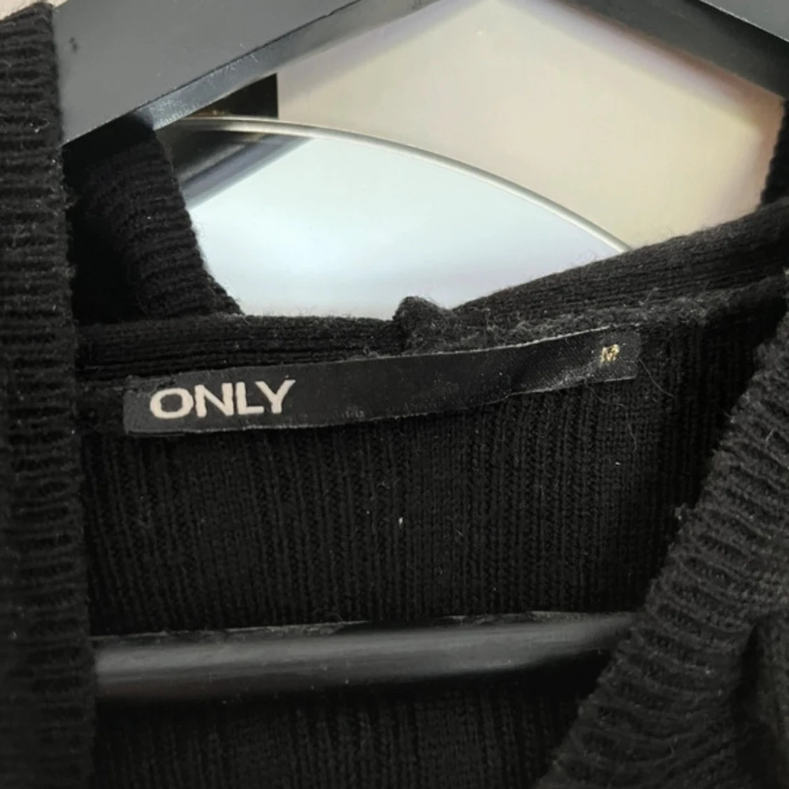 Svart stickad hoodie från ONLY - 91