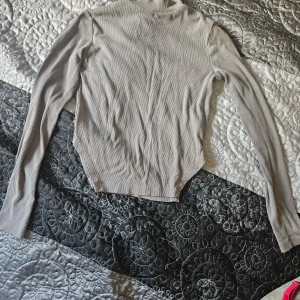 NLY trend tröja - Hel och fräsch