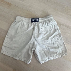 Vilebrequin badbyxor - Säljer dessa as fräcka badbyxor från Vilebrequin! Storlek: M! De är köpta på United Fashion! Nypris: 3200kr