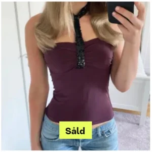 Lila topp - Cool lila topp i mycket bra skick. Köpt här på plick men säljer då den inte kommer till användning🤍