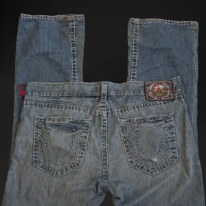 True religion jeans - Skitsnygga sällsynta true religion jeans!! Passar tyvärr inte mig längre :( skriv för mått eller om du har andra frågor!!