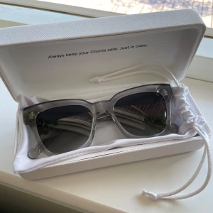 Chimi solglasögon  - Grå nästan oanvända chimis.