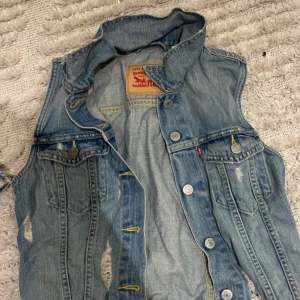 snygg jeans väst - från levis storlek s