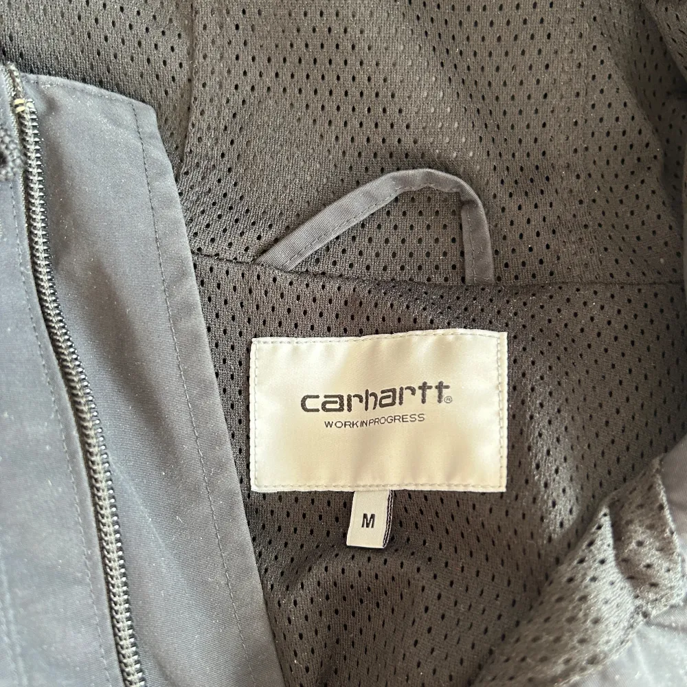 Jättebra jacka från Carhartt som är i bra skick och är i storlek M.. Jackor.