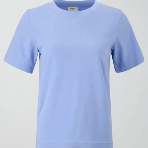 Blå t-Shirt gina - Inga tecken på användning💕 köp via köp nu knappen, fråga om du vill ha fler bilder❤️