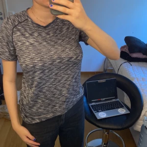 Tränings t-shirt - Tränings t-shirt i strl 38/M från SwedeMount köpt från Zalando