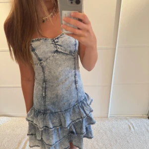 Volang jeans klänning - Jätte fin och unik klänning💖 köp gärna genom köp nu💕