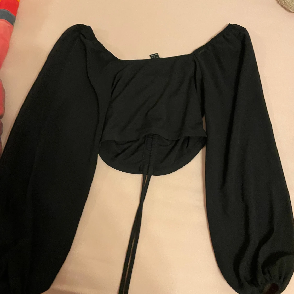 Svart off-shoulder topp - 91