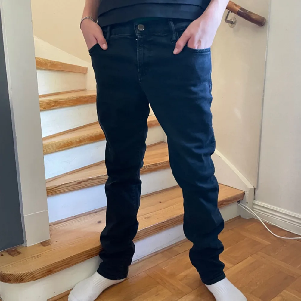 Jag säljer mina fina reaplay jeans i storlek W29 L32. Dom är i väldigt bra skick och de är använda fåtal gånger, pris kan diskuteras!. Jeans & Byxor.