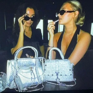 Silverväska - Chloe Bag🍸👛 -Pris:449kr -Storlek:XS -Skick:Mycket bra