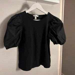 T-shirt med puffärm - Supersöt tshirt i nyskick