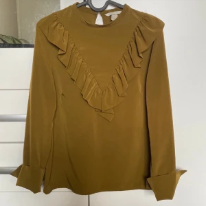 Blus H&M storlek 34 - I bra skick. 