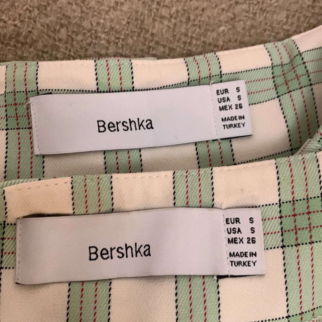 Grön och vit rutig kjol från Bershka - 91