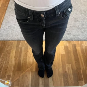 Gina Tricot jeans - Svarta Gina Tricot jeans