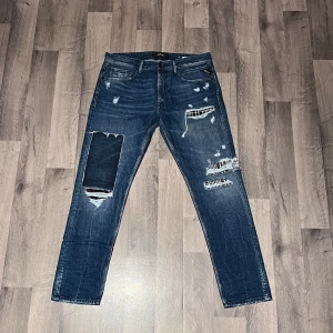 Replay jeans - Coola replay jeans. Kostade runt 319 francs (köpta från switzerland). Kom med bud. Pris ej bestämt.