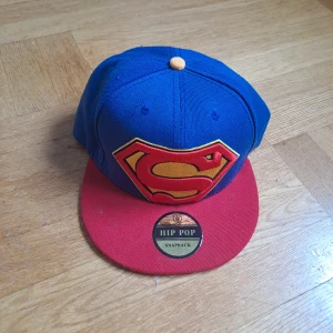 Superman keps - Använd fåtal gånger. 🩷😊
