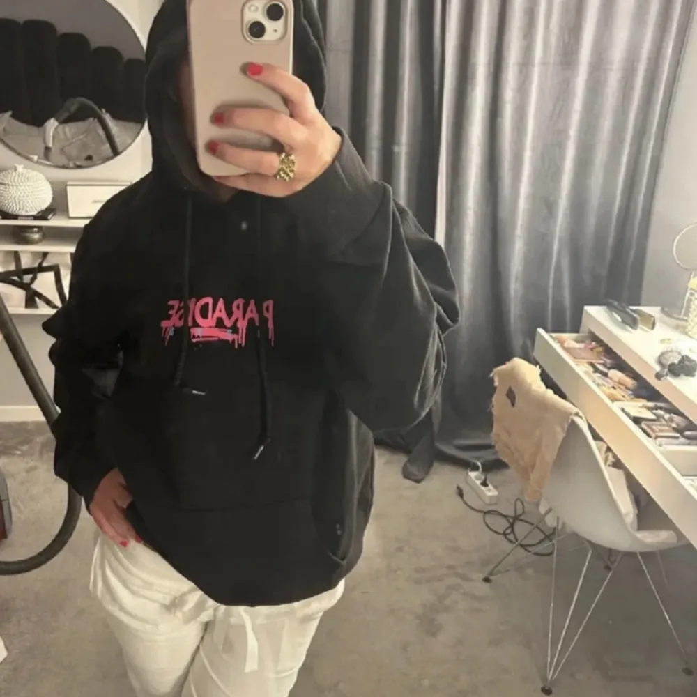 Lite oversized i modellen finns inte att köpa längre 💕. Hoodies.