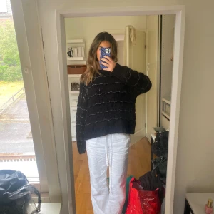 Stickad tröja! - Super snygg stickad tröja som inte säljs längre från zara Knit! Perfekt till en sommarkväll eller nu till hösten, tryck görna på köp nu! ❤️❤️ Bara att skriva vid frågor! 