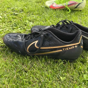 Nike tiempos - Nike tiempos i storlek 41. Skruvdobb