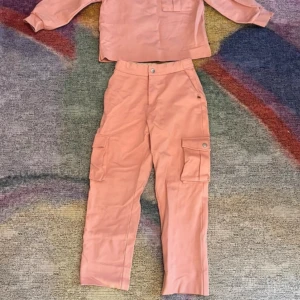 Scotch & soda rosa set  - Använd bara några gånger. Fin set, storlek 134cm 