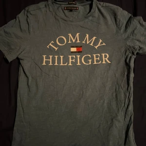 Tommy Hilfiger t shirt - Bra skick 