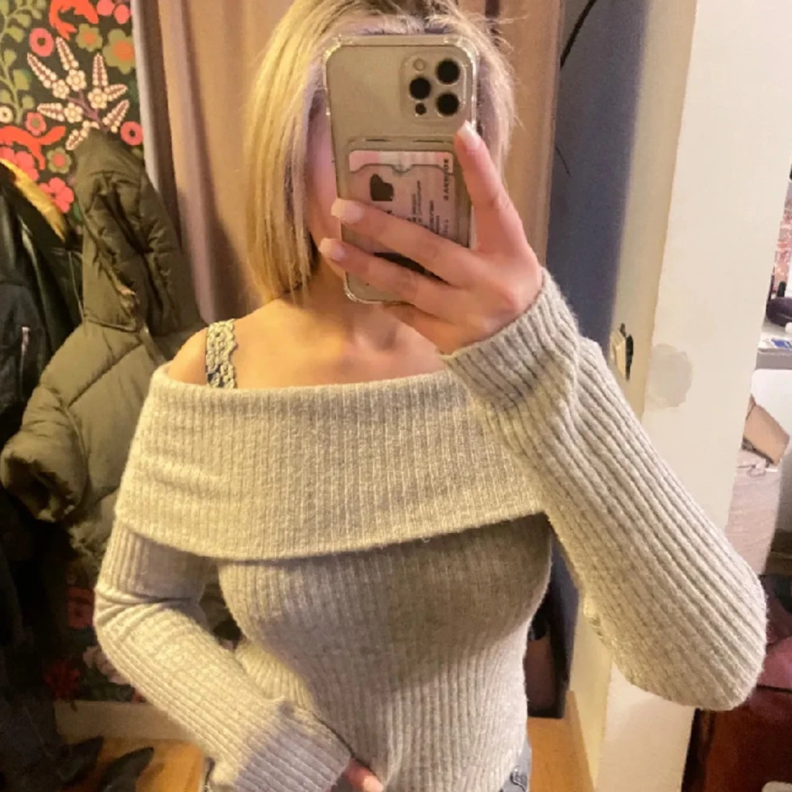 Stickad off-shoulder topp - 90