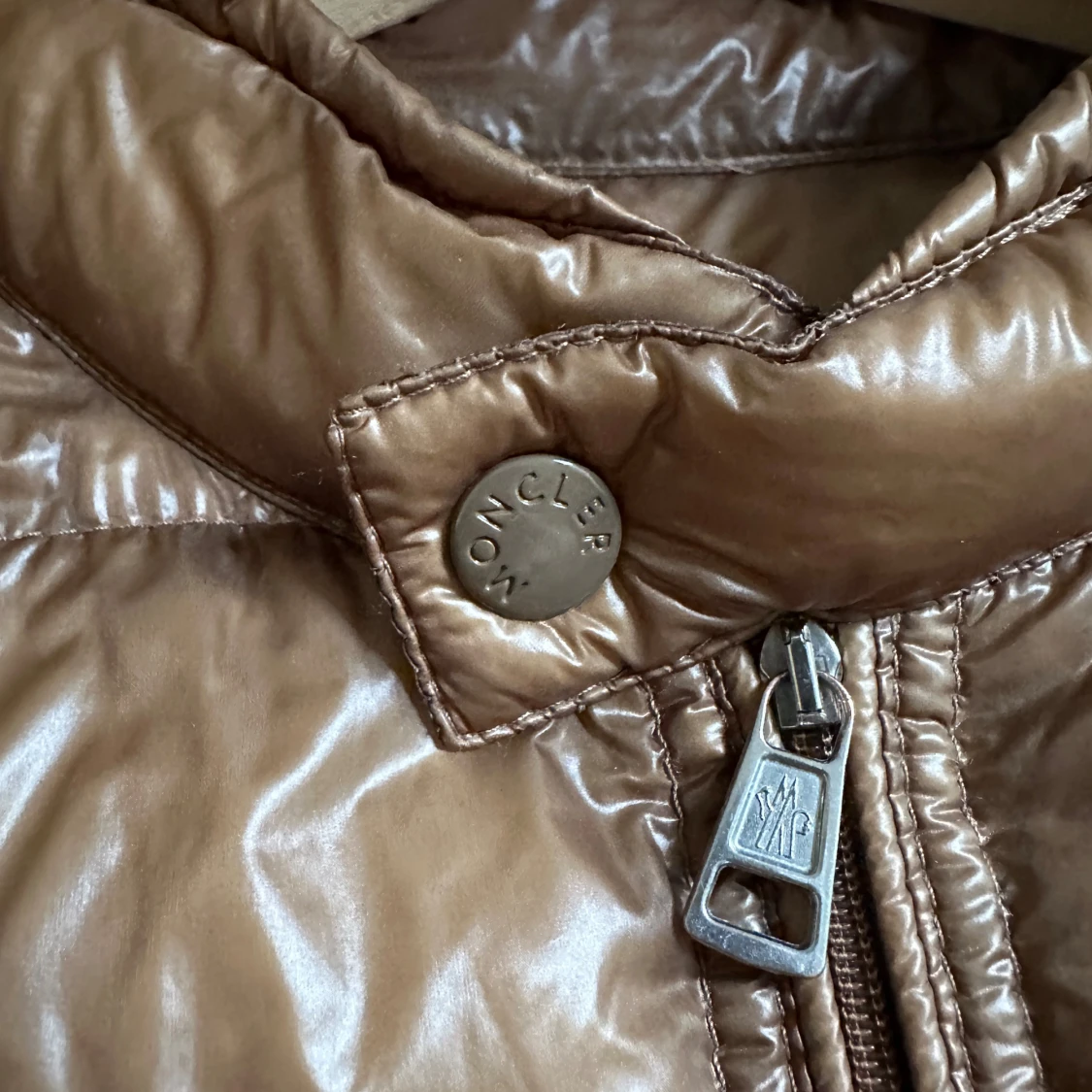 Brun dunjacka från Moncler - 92