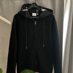 Burberry kofta  - Bara testat, sitter som m/L