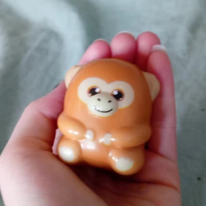 Apa - Sprillans ny stress boll apa. Fråga gärna om flera bilder❤️ ( ･ω･)ﾉ