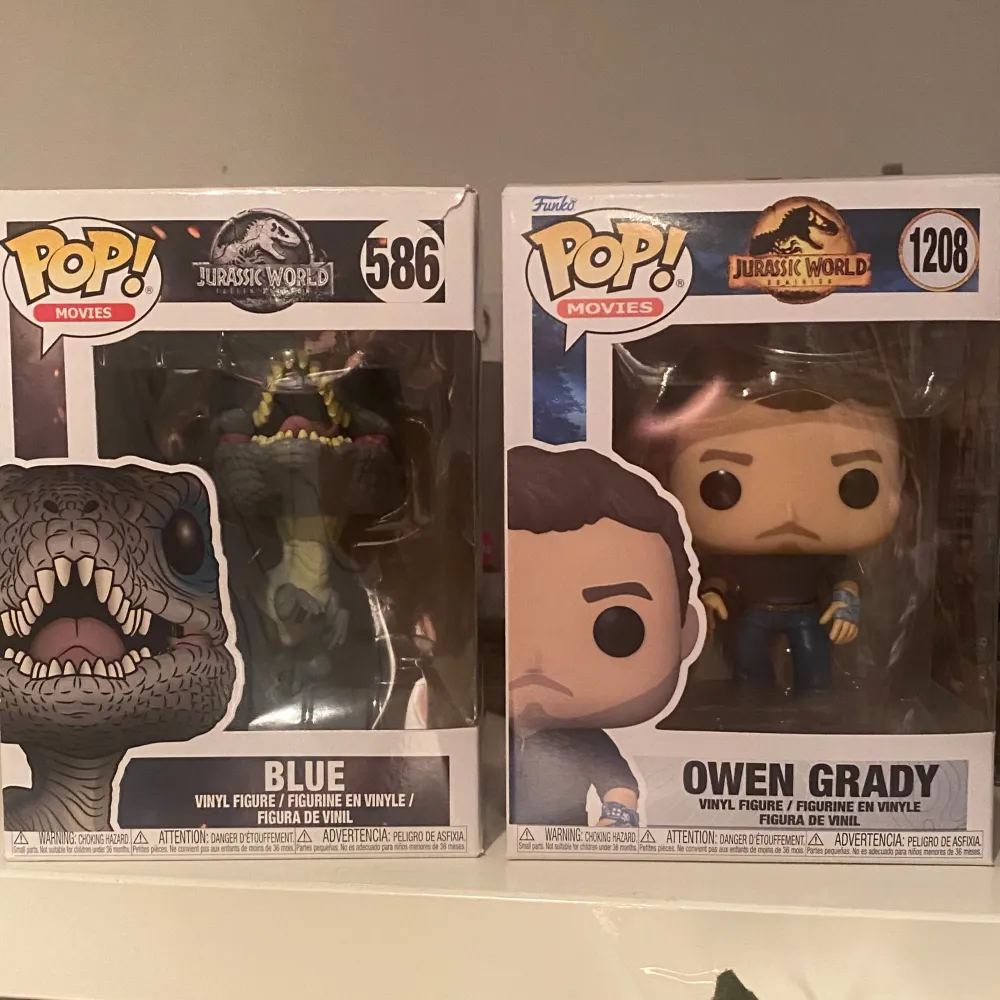 Mina gamla funko pops från min jurrasic world fas❤️ dom kostade väldigt mycket tillsammans speciellt blue man fattar det om man har koll på funko pops❤️ försökte sätta ett rimligt pris!. Övrigt.