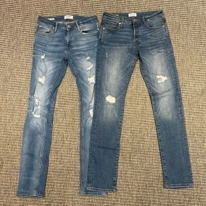 Jack and Jones jeans  - Hej! Säljer nu två Jack and Jones jeans för grymt pris. Passformen på båda är slim. Inga defekter  Båda för 449kr