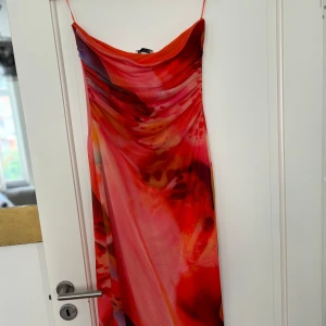 Klänning zara - Str L men passar även för M . Ny med prislapp 