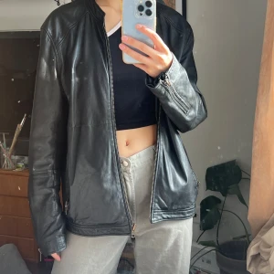Skinnjacka - Från samsoe samsoe i modellen starship jacket, fint skick! 