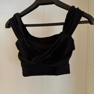 Svart tröja - • Skönt tyg • Från Shein • Aldrig använd • Storlek XS • Frakt från 40kr 