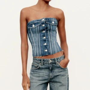 Jeanskorsett - SÅÅÅ SNYGG!! Testar här om någon är intresserad innan jag lämnar tillbaka, senast onsdag🫶🏼 230 kr (köpt för det på rean) helt slutsåld på hemsidan