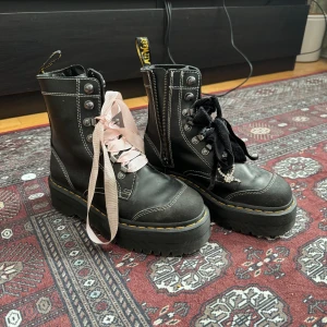 Dr martens 37,5 - 37,5 aldrig riktigt använda påriktigt, nån gång då och då✨ Väldigt bra skick.