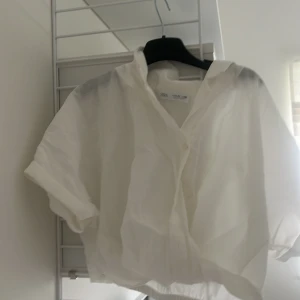  En magtröja  -  Har knappast använt och är inte min stil längre