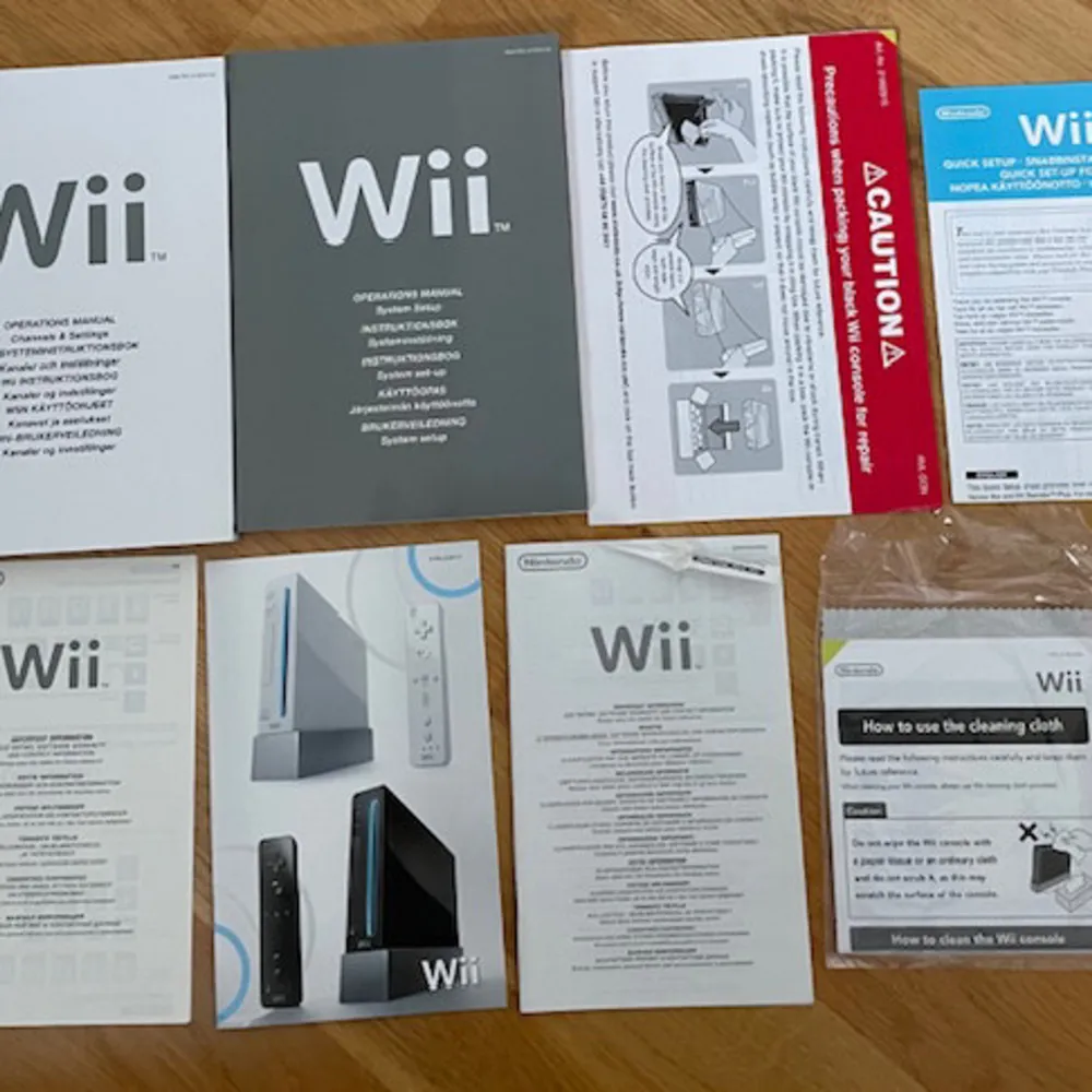 Wii konsol, rörelsesensor, kontroller, fodral till kontroll, wii wheel och 5 spel! Väldigt bra skick!. Övrigt.